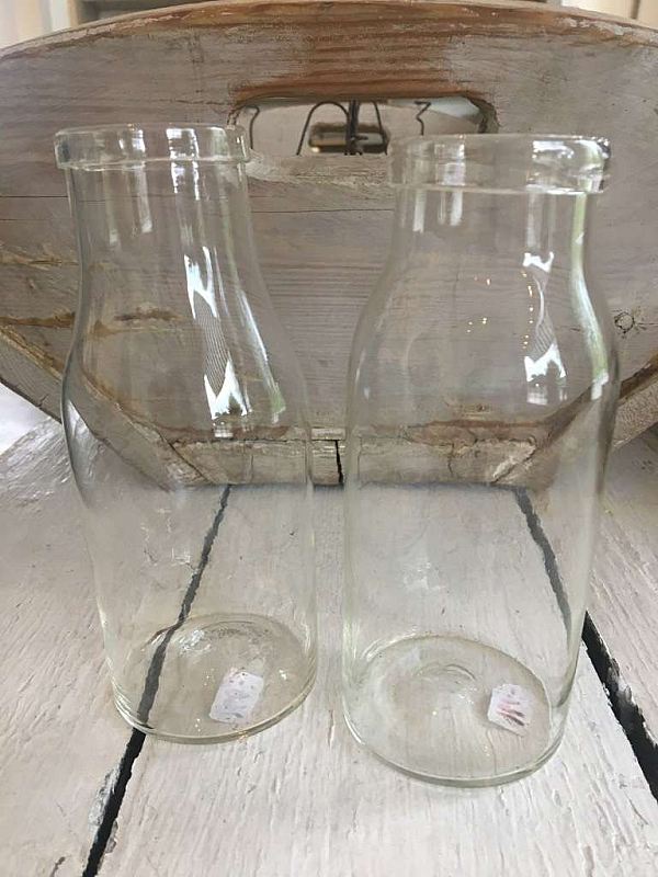 1991 Två munblåsta glasflaskor