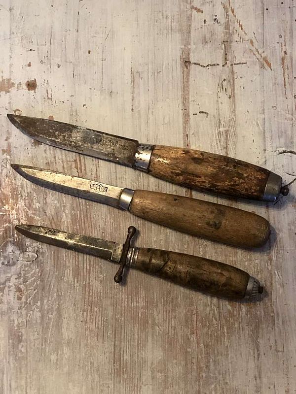 2240 Tre gamla knivar