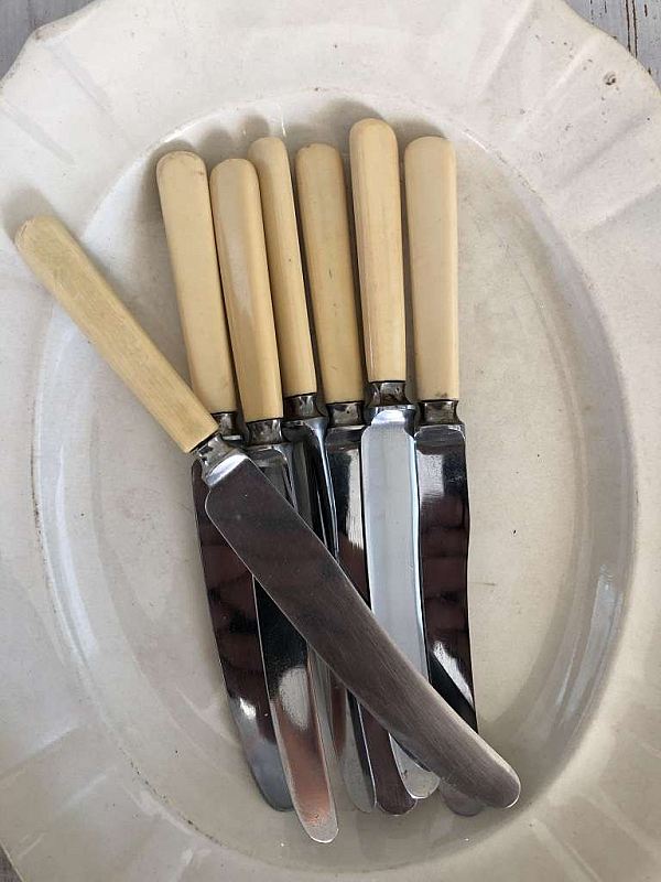 2455 Sex plus en kniv