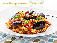 Fusilli med musslor och tonfisk